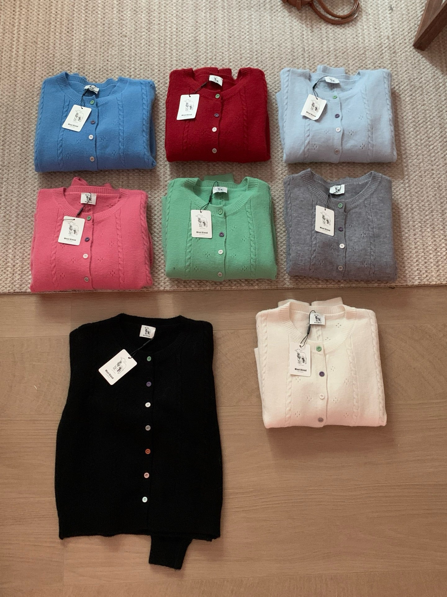 // 彩色鈕扣鏤空軟糯CD