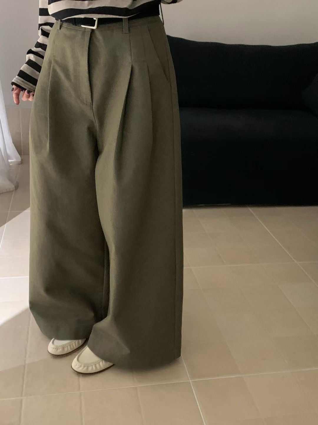 // 褲型好美質料也很好的壓褶闊褲