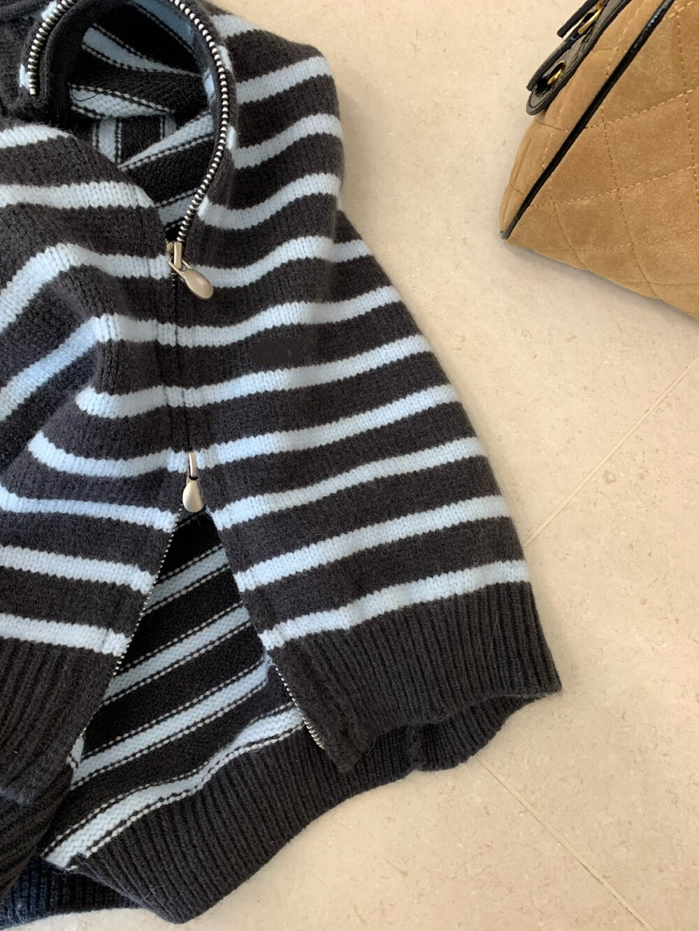 // 鬆弛感上下拉鍊連帽間條CD