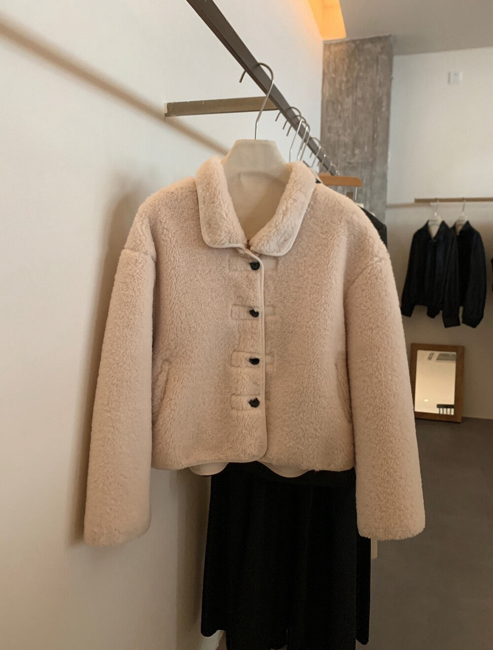 // 100%羊毛翻領毛茸茸外套