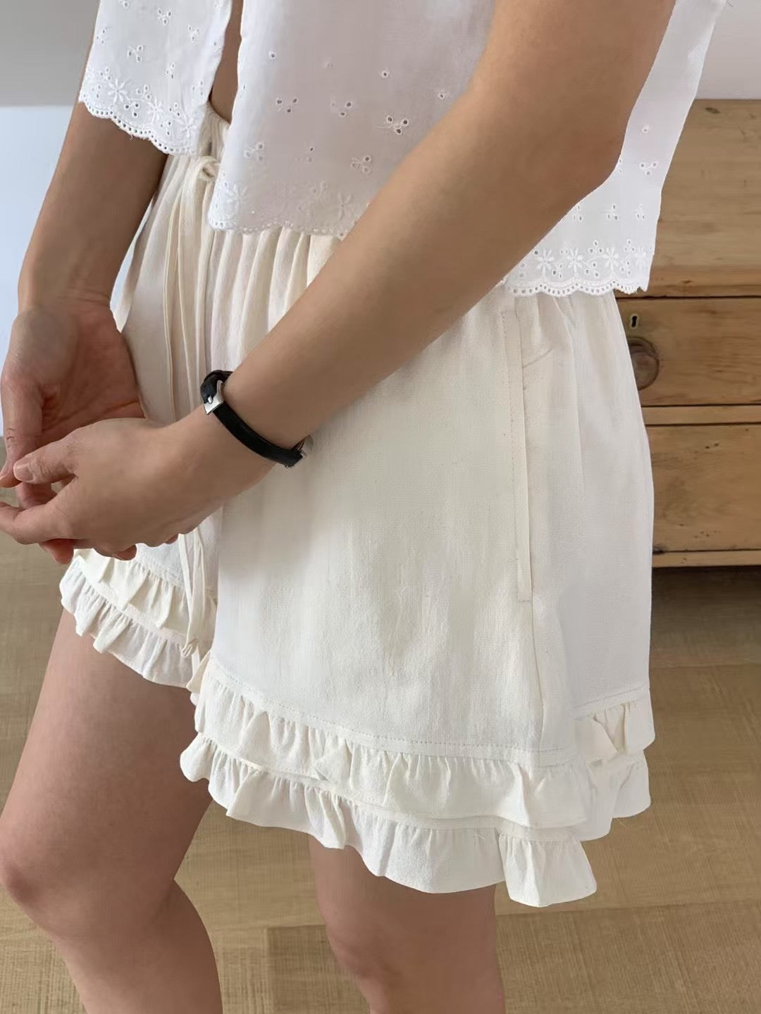 // 可愛感荷葉花邊短褲