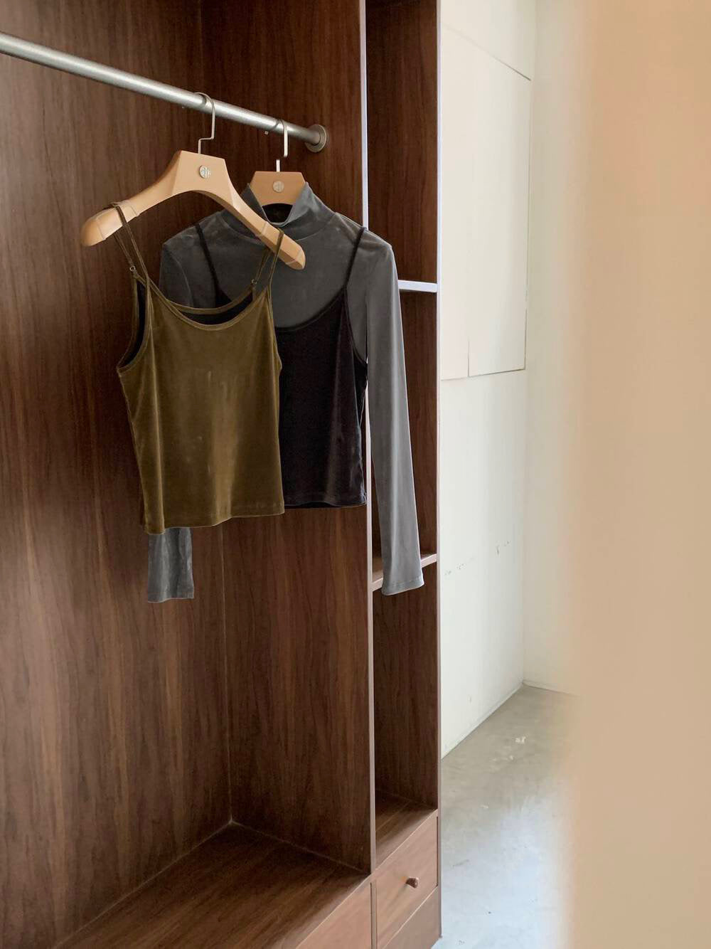 // 高級感絲絨疊穿小吊帶