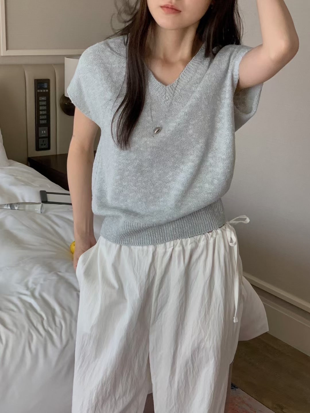 // V領飛飛袖針織背心