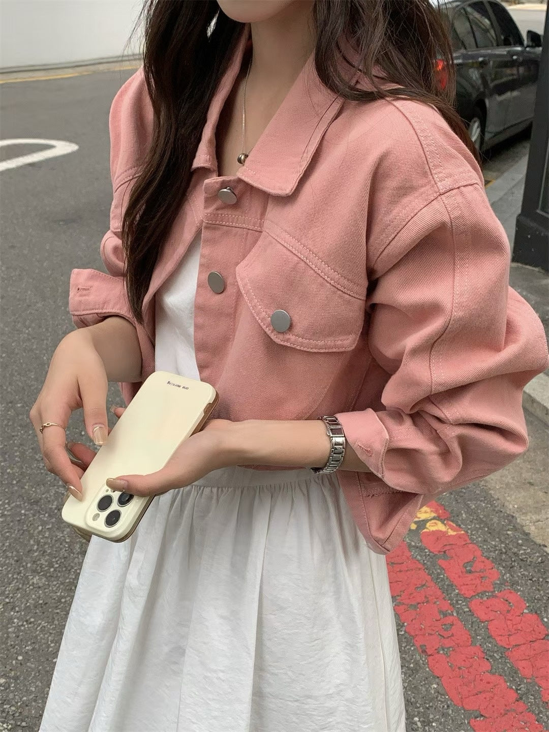 // 超短弧邊牛仔外套