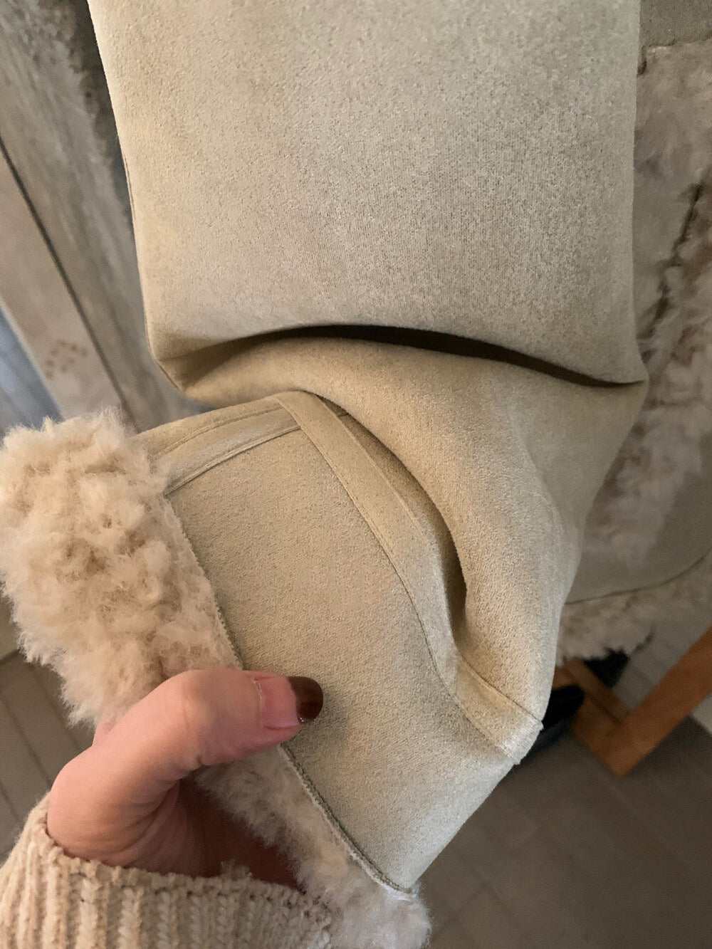 // 性價比極高皮毛一體羊羔毛麂皮外套