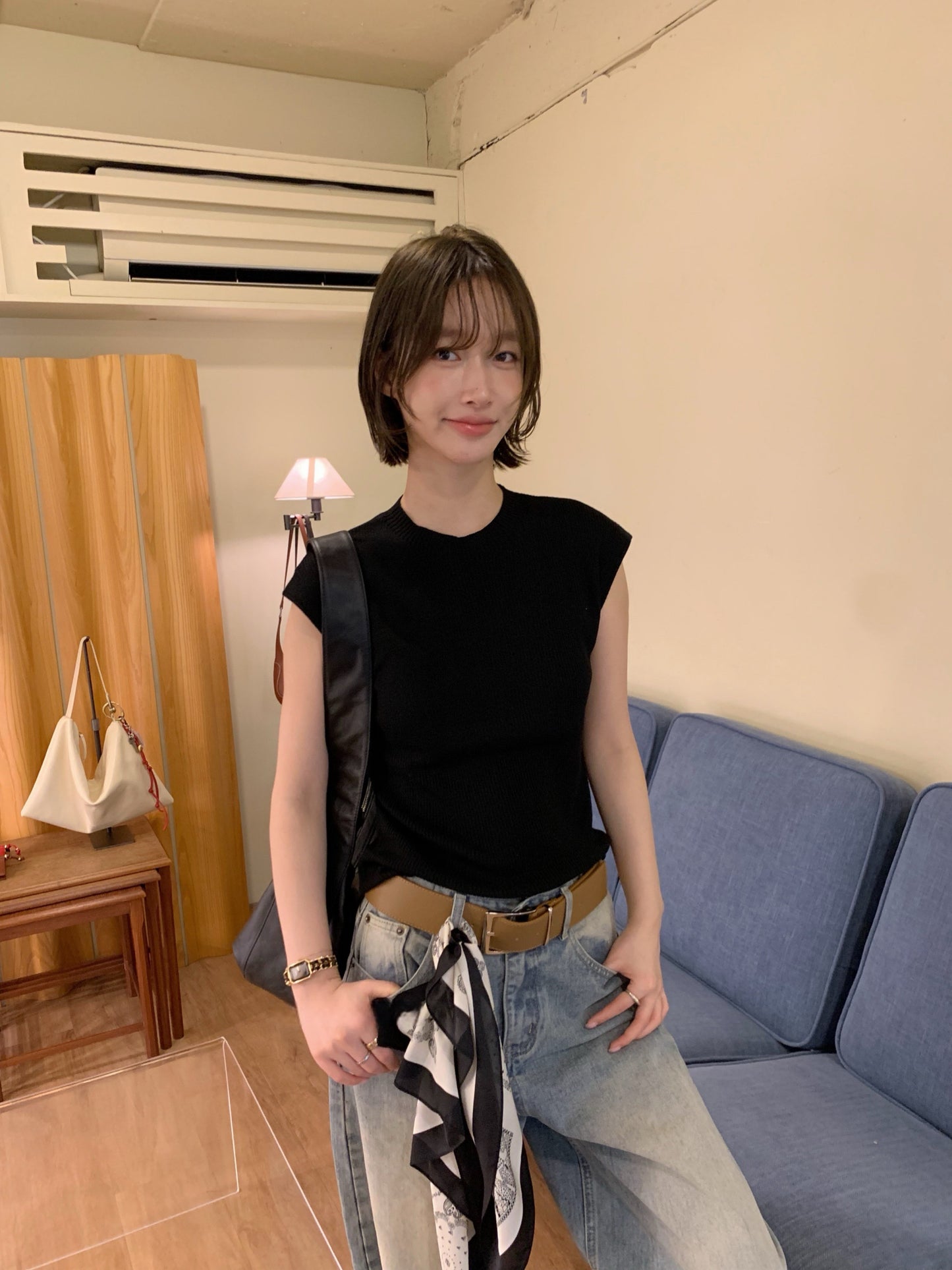 // 小半領飛飛袖針織背心