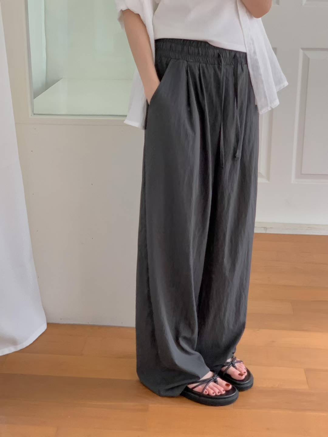 // 免燙舒服涼爽料壓褶全長休閒褲