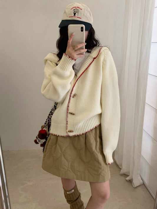 // 設計感撞色縫線包邊牛角鈕連帽CD