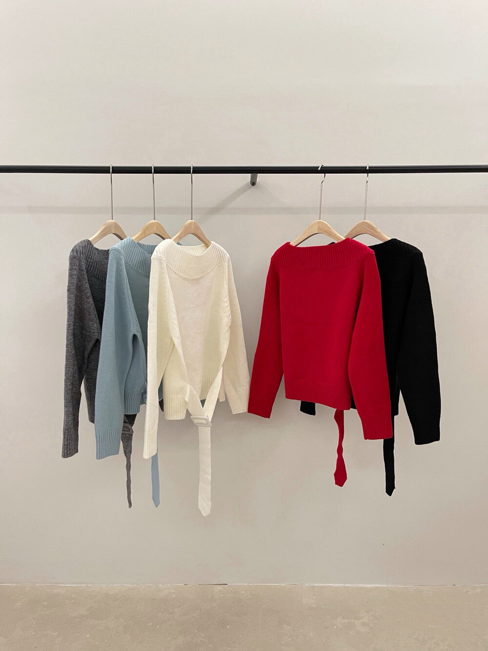 // 一字肩斜肩連腰帶NT