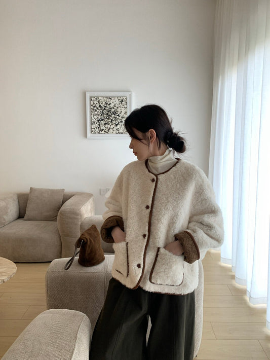 // 袖口翻邊拼lace包邊毛毛外套