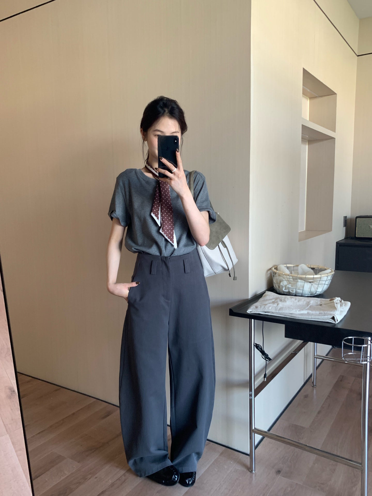 // 上身效果超美的四色彎刀褲