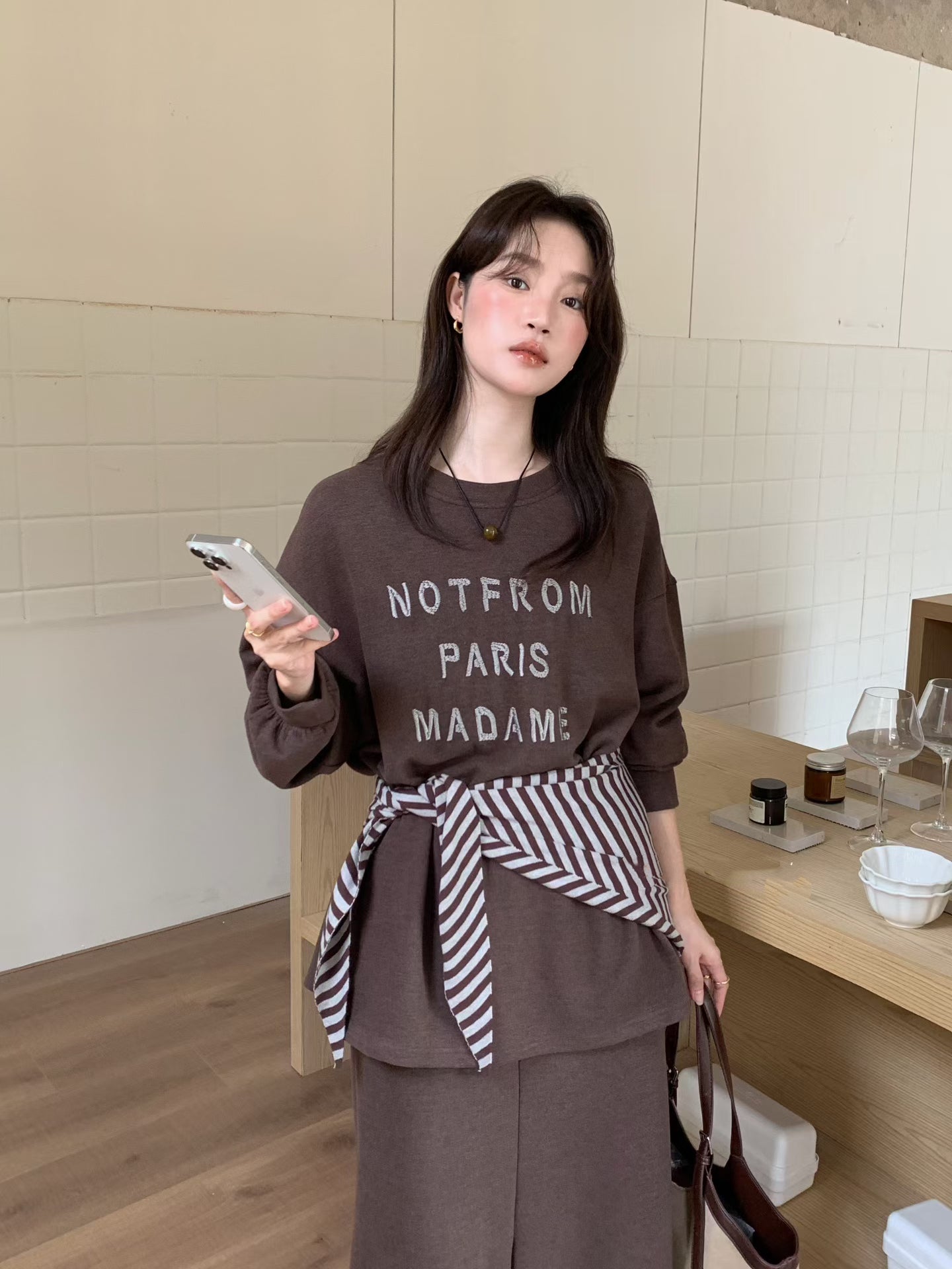 // 刺繡字母寬鬆TEE+半裙套裝(連披肩)