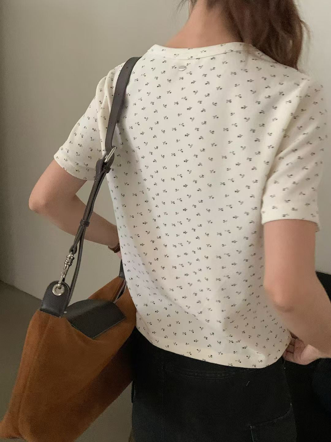 // 超親膚絨感小碎花TEE