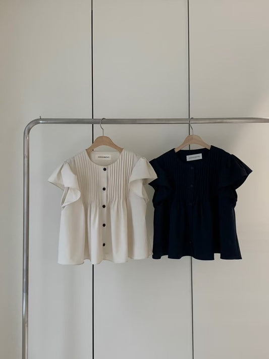 (現貨) 設計師款// 飛飛袖細壓褶微傘尾BL