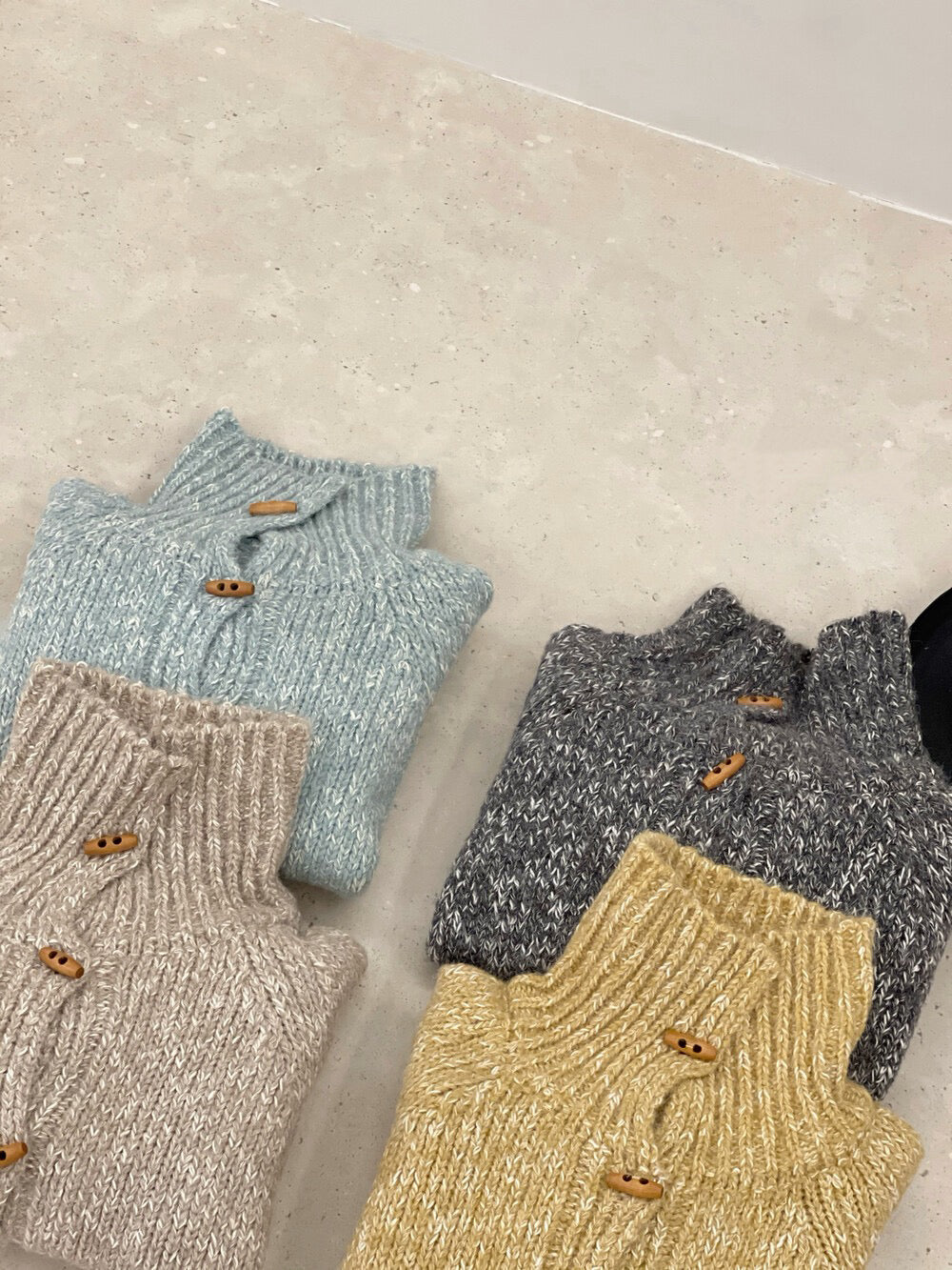 // 重工雜色線可立領牛角鈕CD