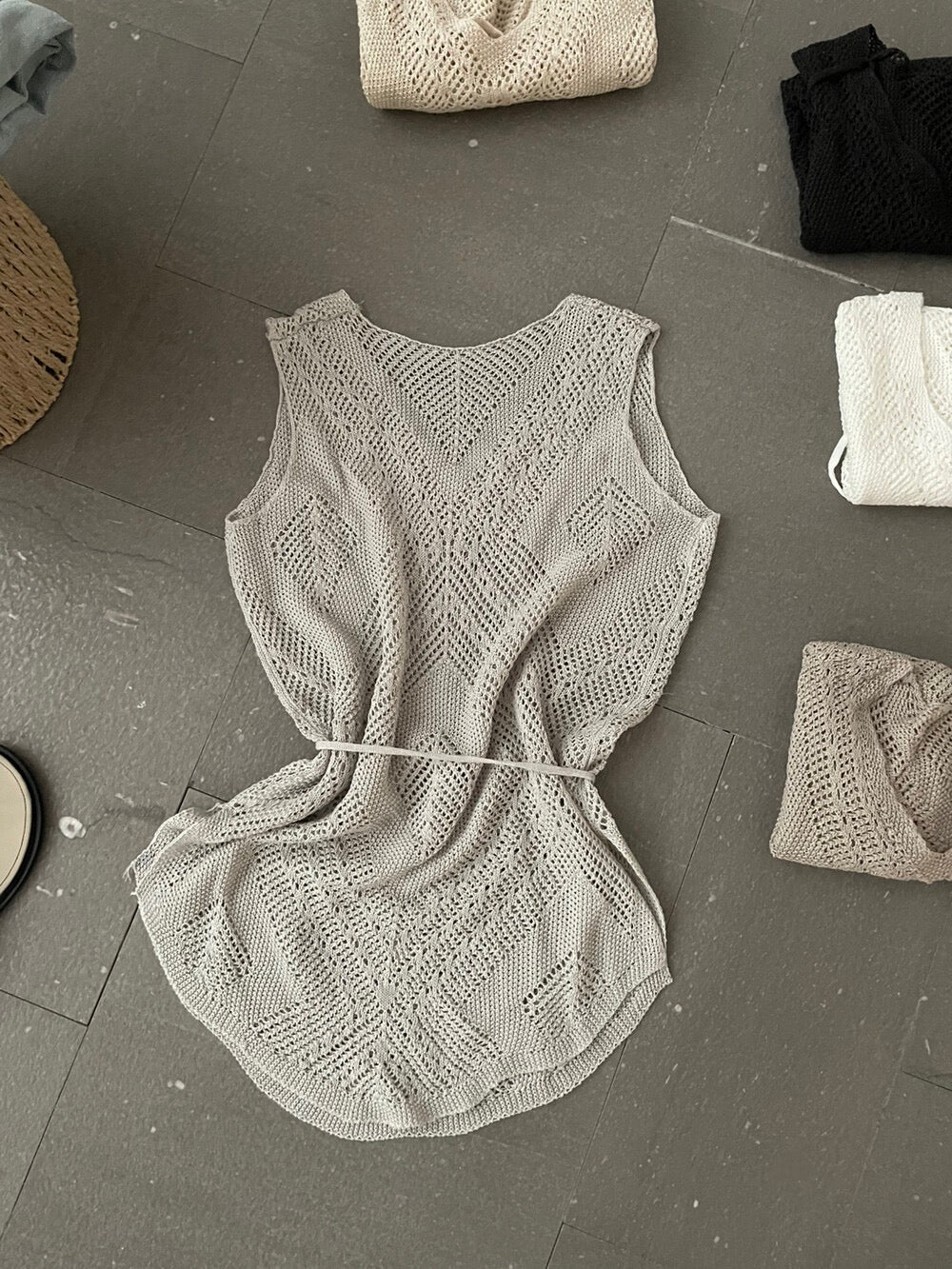 // lyocell麻鏤空織紋不規則衣擺背心