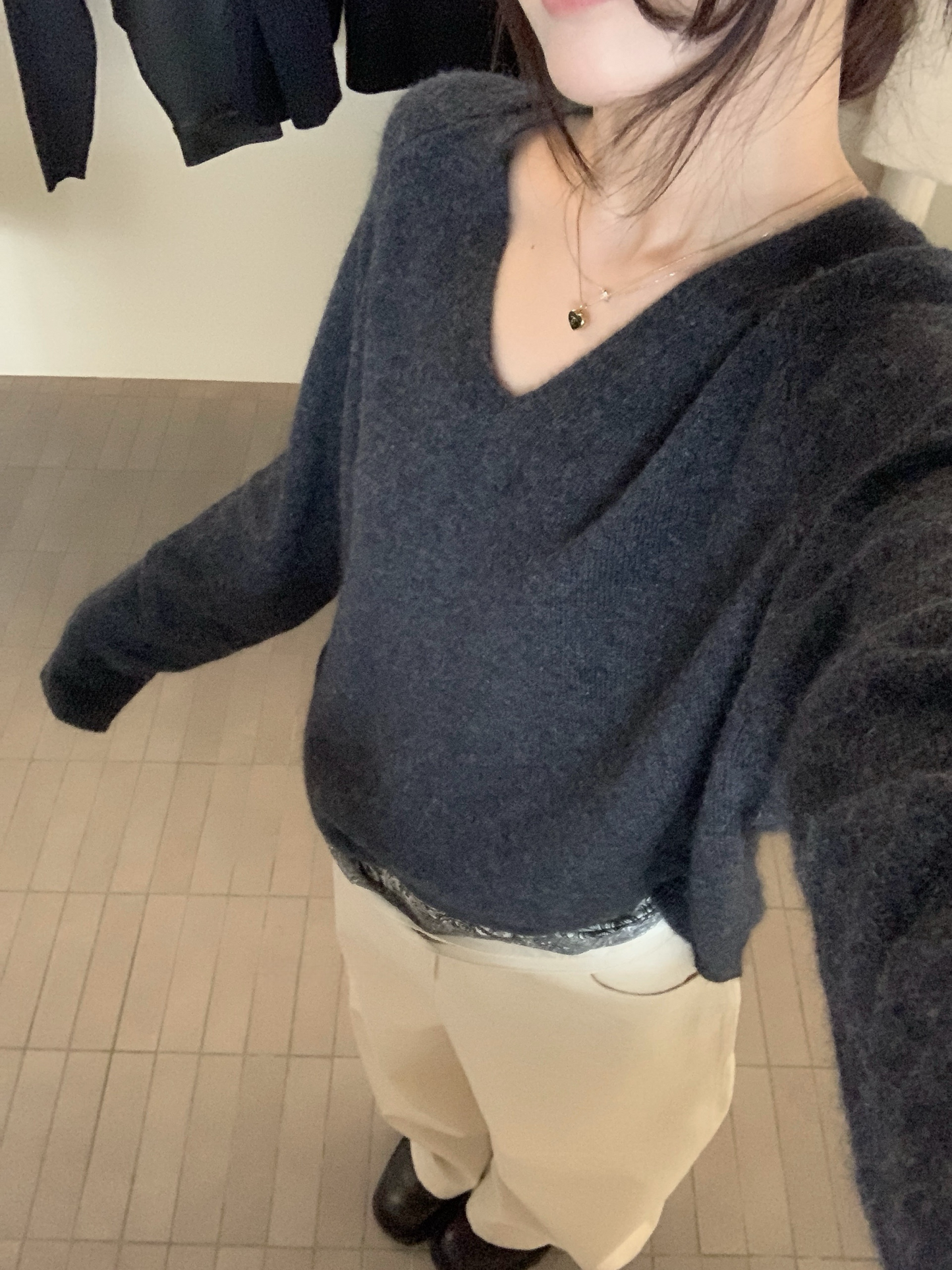 // 超高質raccoon V領毛衣