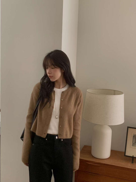 // 高質小短款羊毛CD