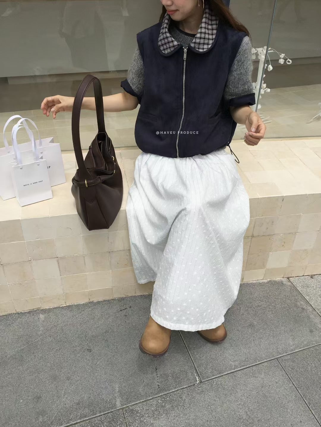// 麂皮絨拼弧邊格仔圓領背心外套