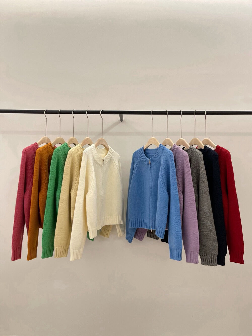 // 檔口爆款10色落肩拉鍊圓領CD