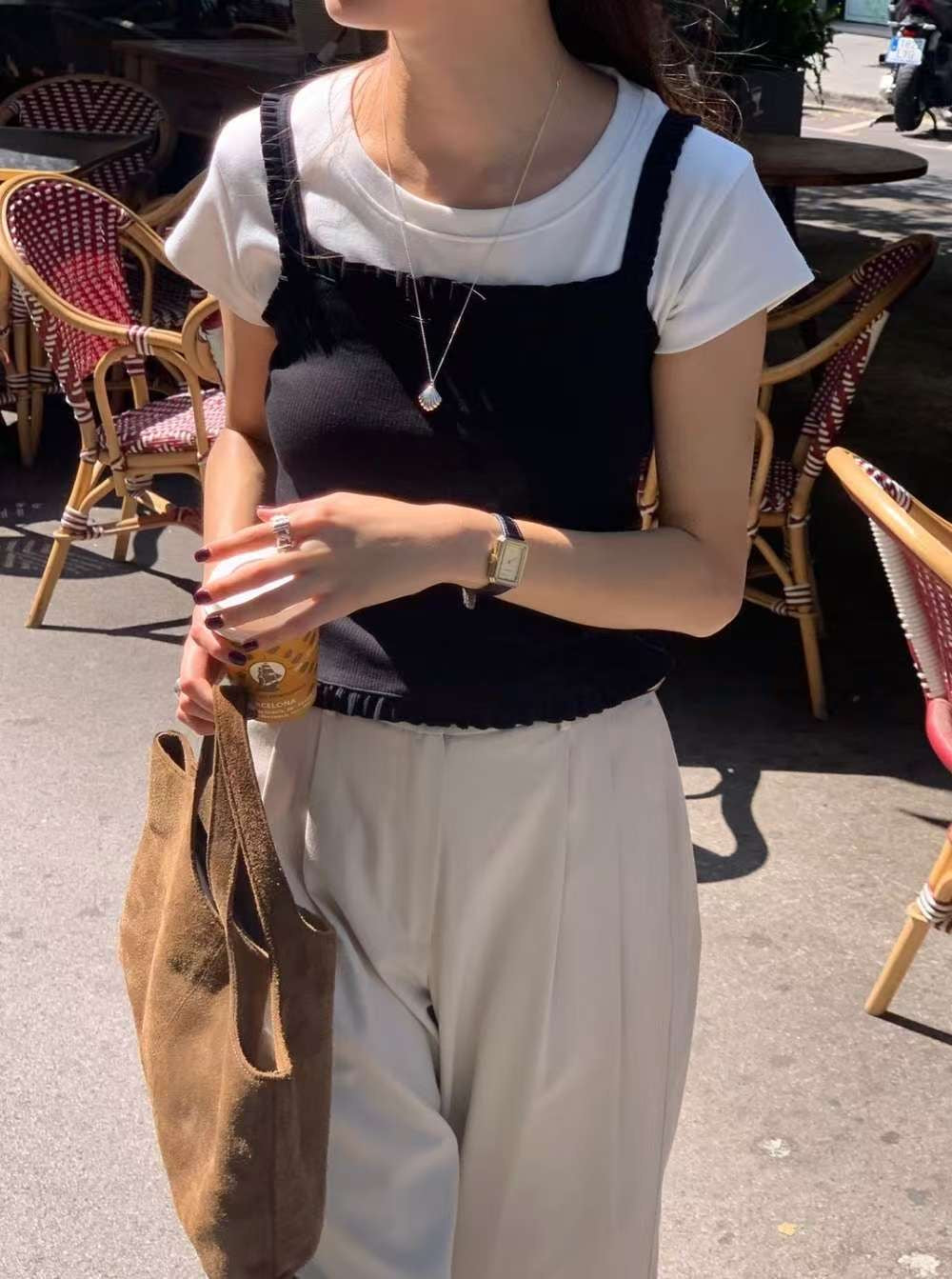 // 木耳邊彈性小吊帶