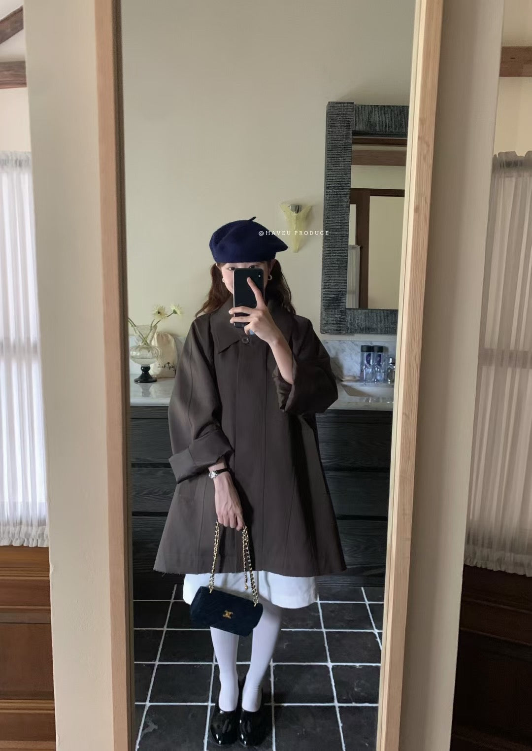 // 簡單利落的中長翻領trench coat