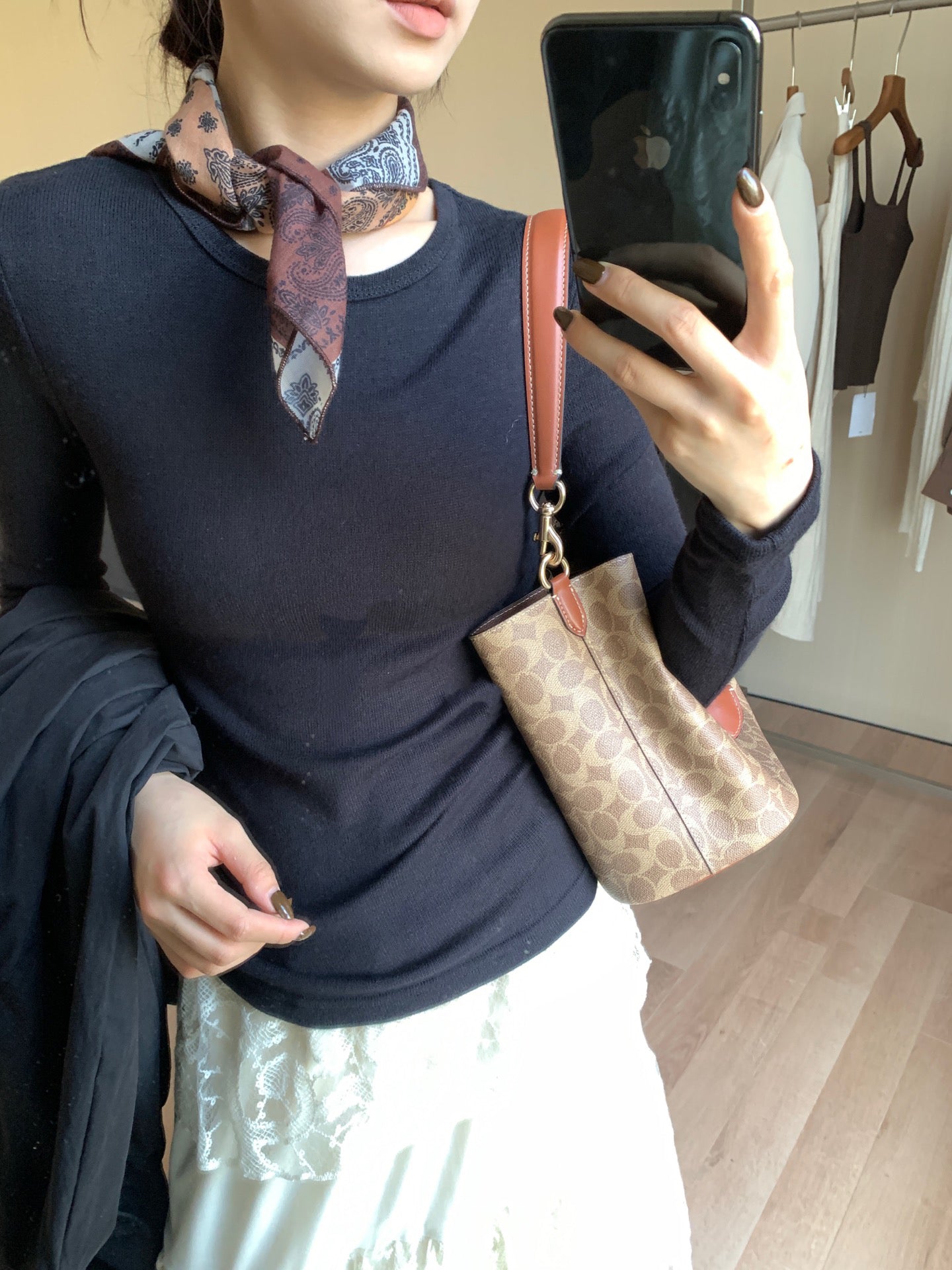 // 巨顯瘦彈性親膚上衣