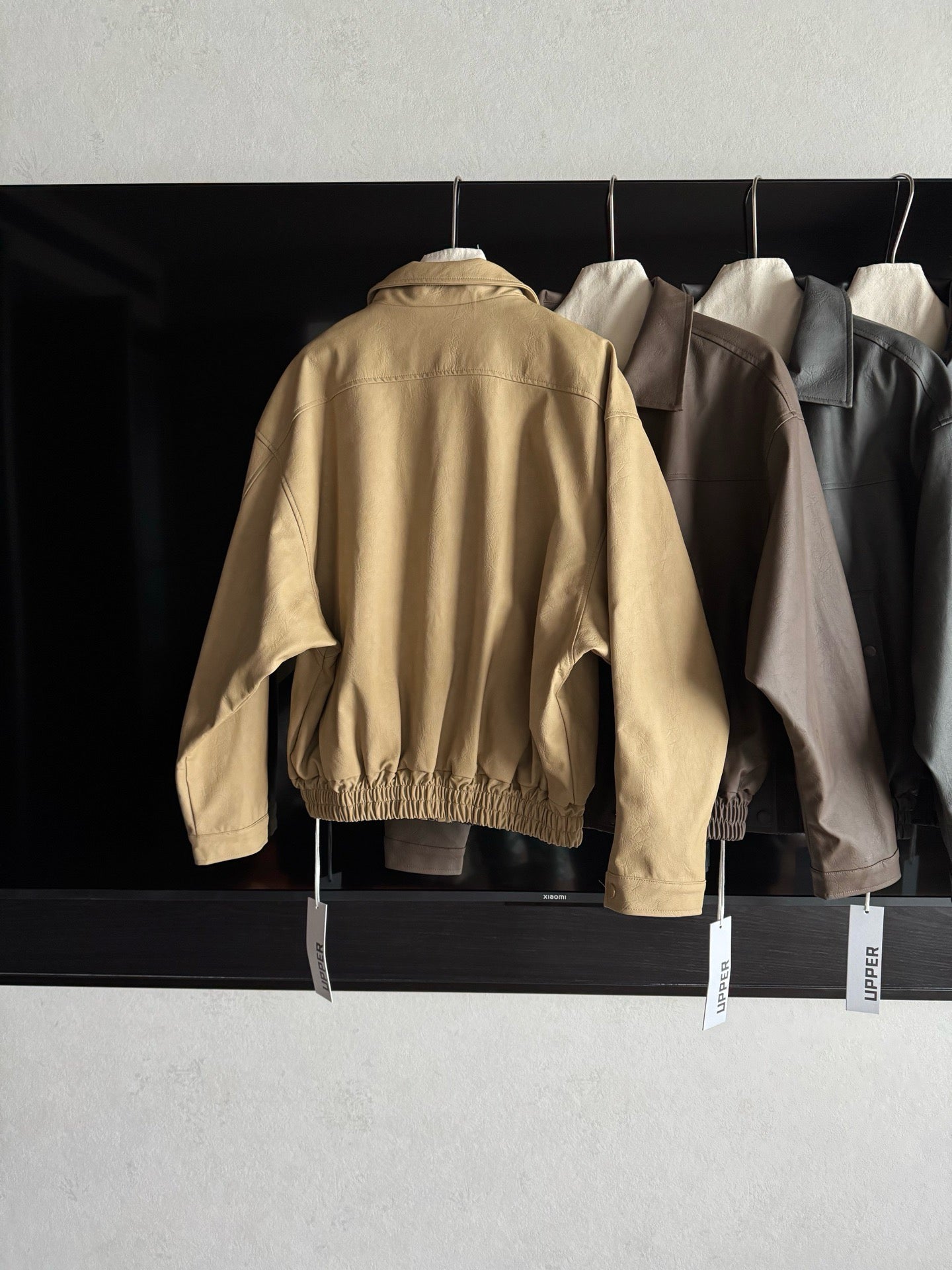 // 經典啞光翻領彷皮外套