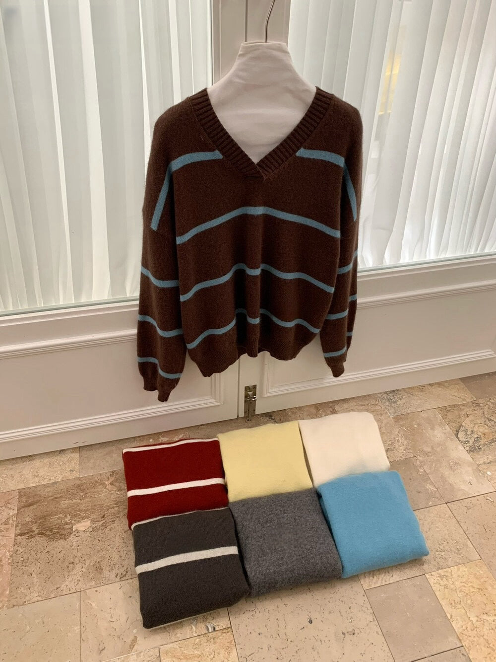 // 高質料6色raccoon柔軟V領毛衣