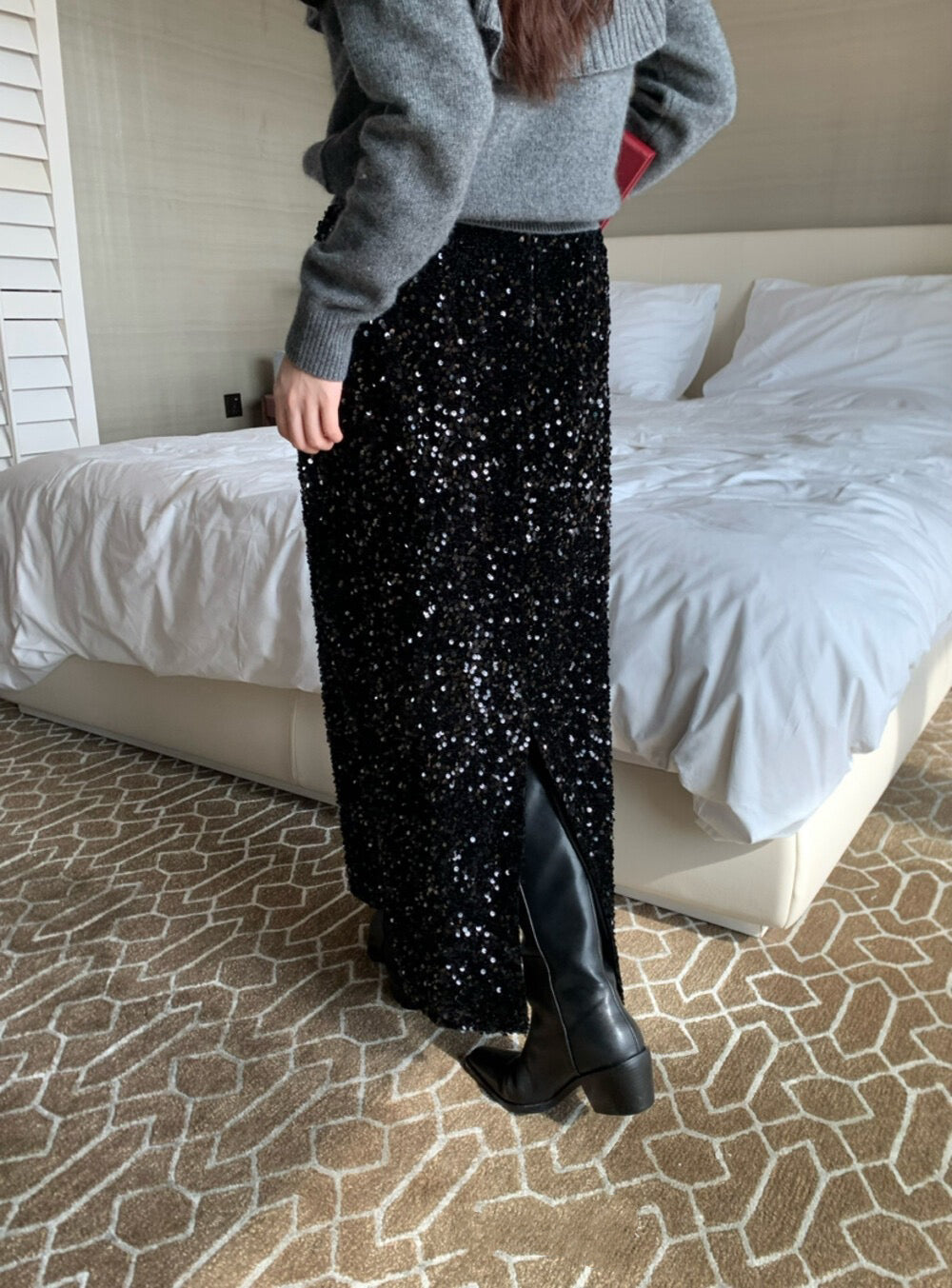 // 年尾party必備閃片後開叉中裙