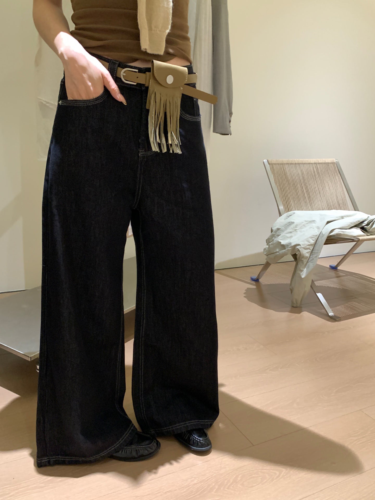// 連流蘇小腰包明線直筒牛仔褲