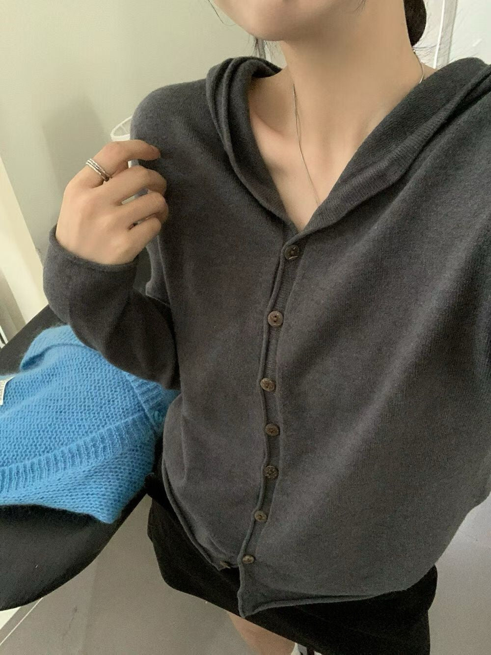 // 顏色美美的連帽薄針織外套