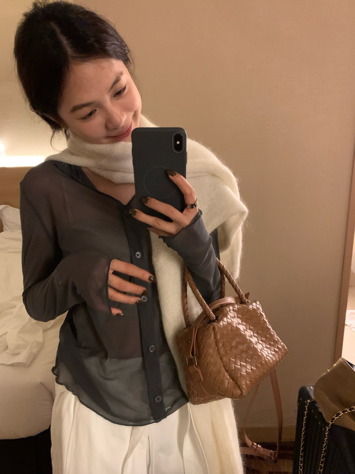 // 微透膚卷卷波浪邊開胸上衣