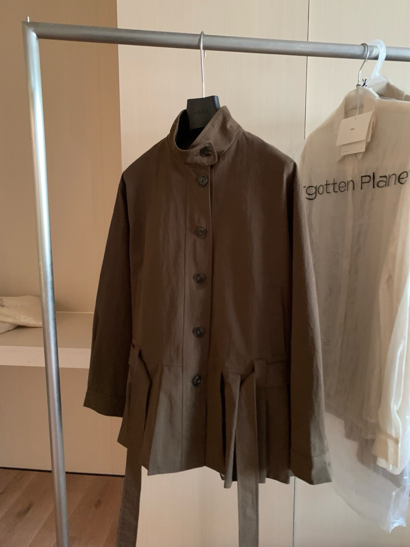 // 設計感百褶腳可立領trench coat