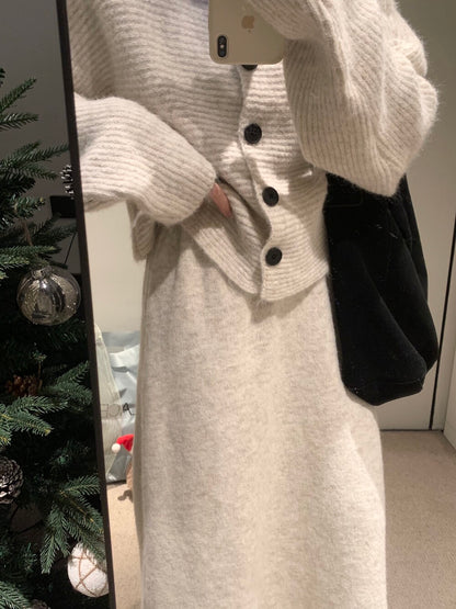 // 慵懶休閒感立領排扣毛衣+半身裙套裝