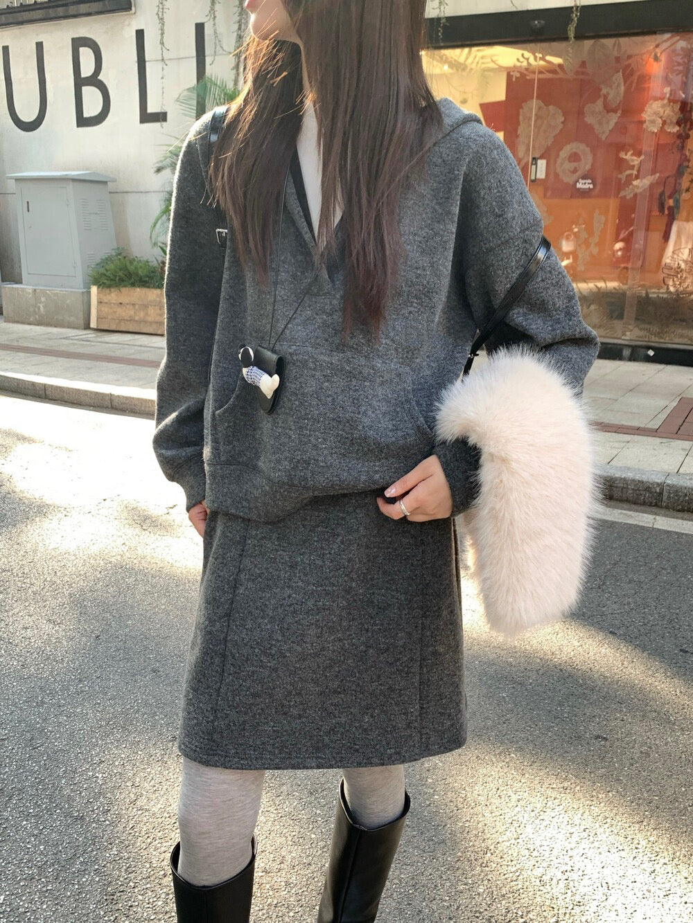 // 5%羊毛小V連帽衛衣+短裙套裝