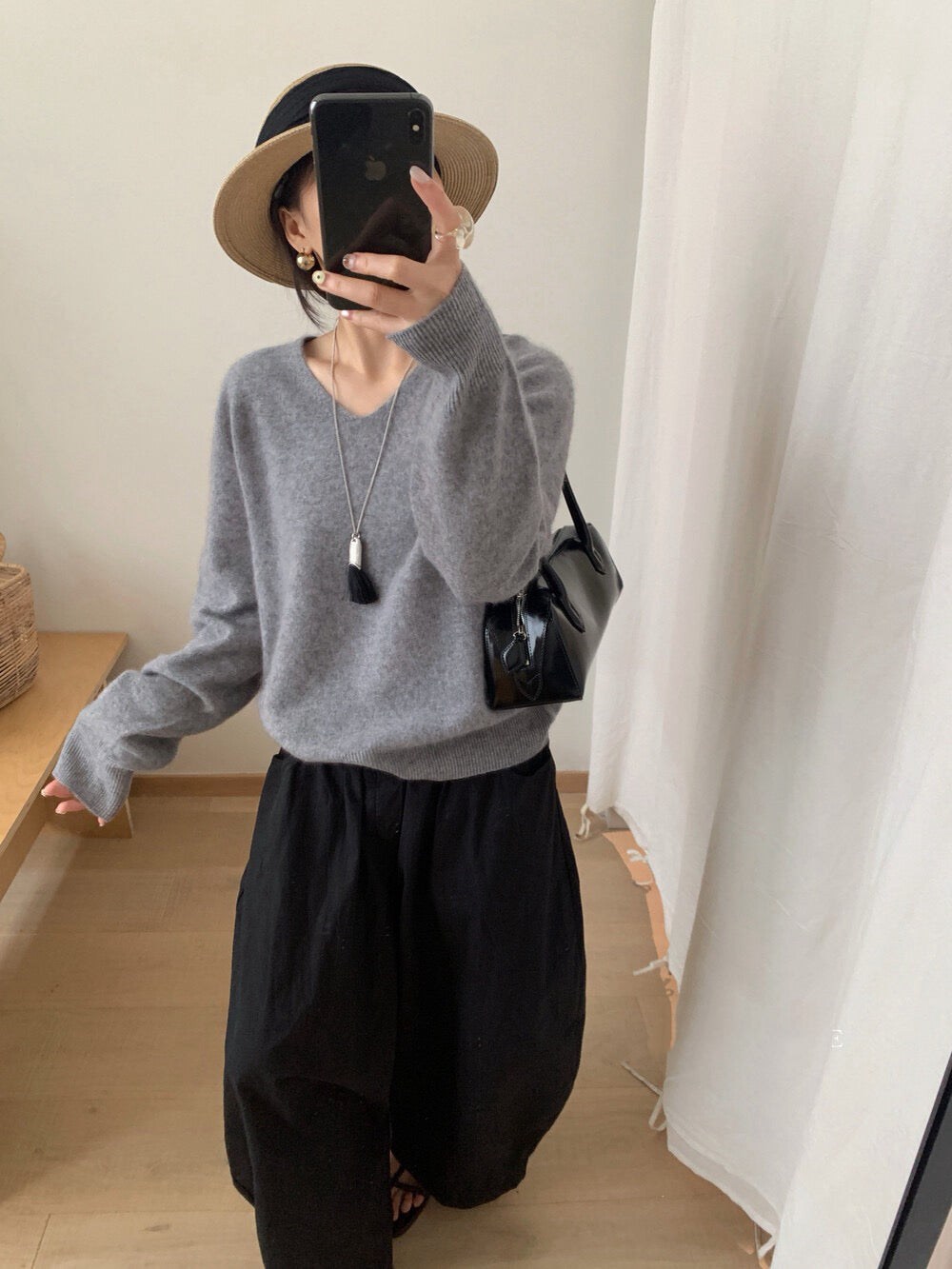 // 15色親膚羊毛拉絨工藝高級感V領NT