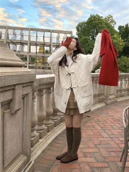 // 超重工牛角鈕麻花連帽中長CD