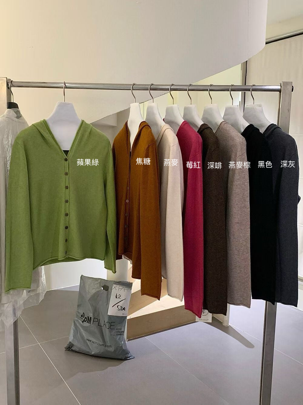 // 顏色美美的連帽薄針織外套