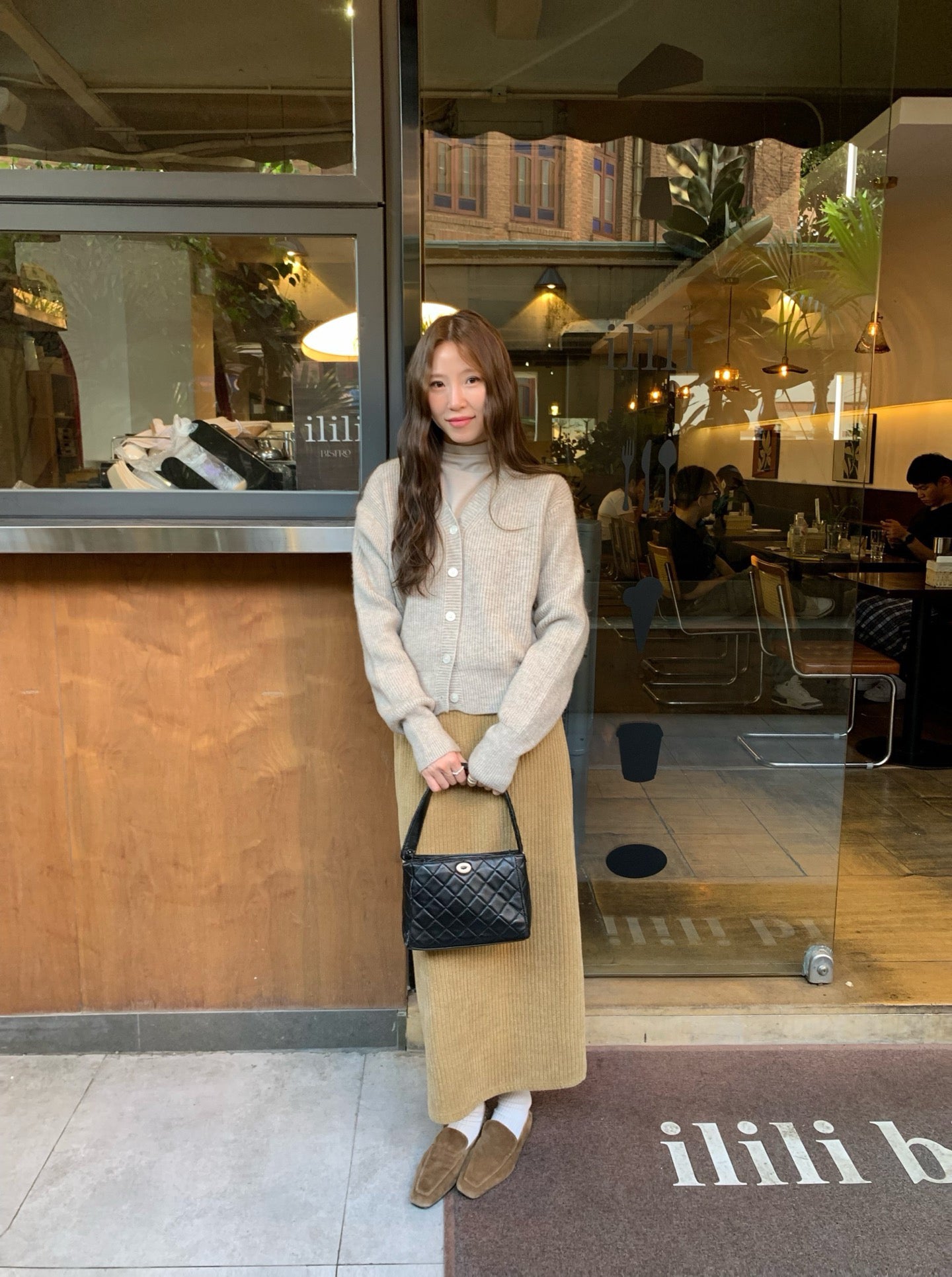 // 復古簡約直紋燈芯絨後開叉中裙