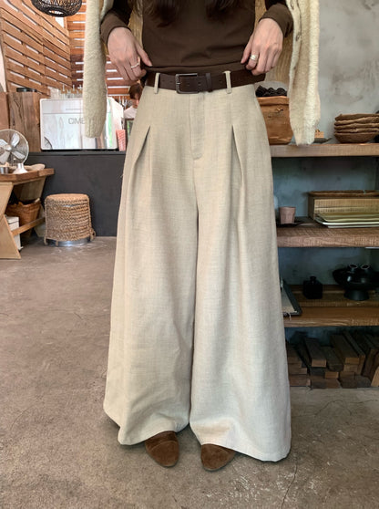 // 壓褶薄毛呢料闊腳西褲(連腰帶)