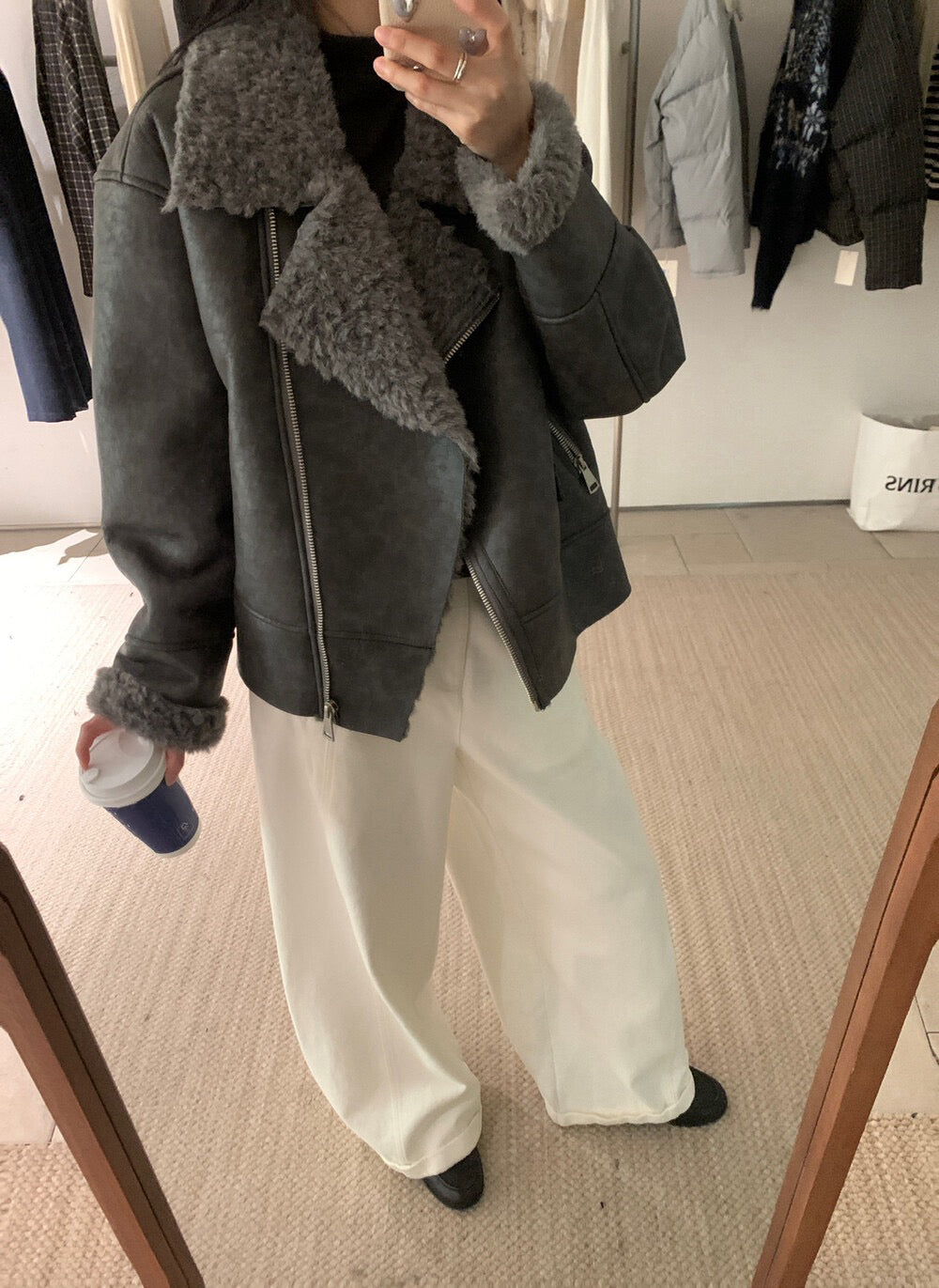 // 復古感皮毛一體做舊感皮外套