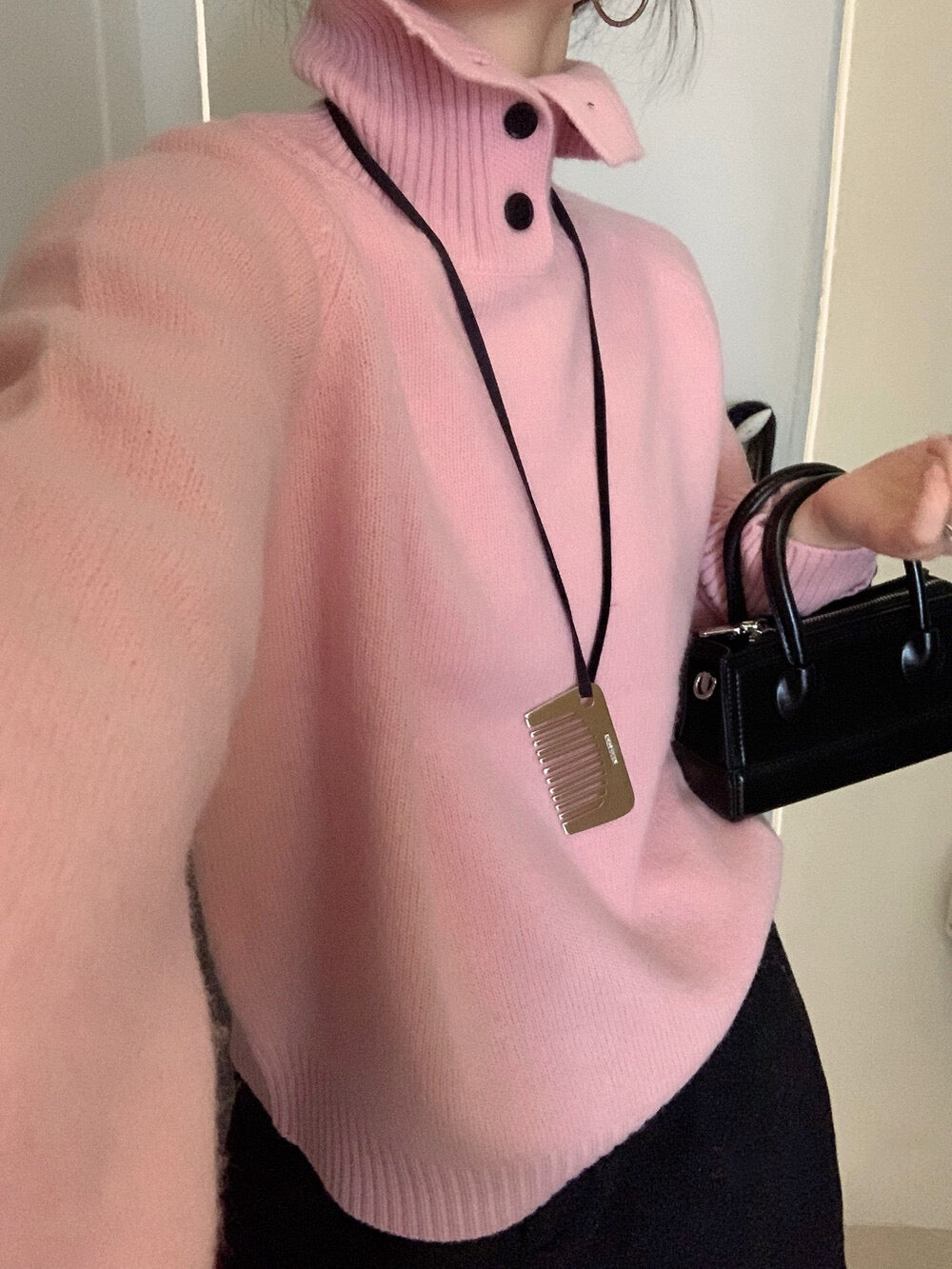 // 100%綿羊毛鈕扣可立領+設計感袖口毛衣