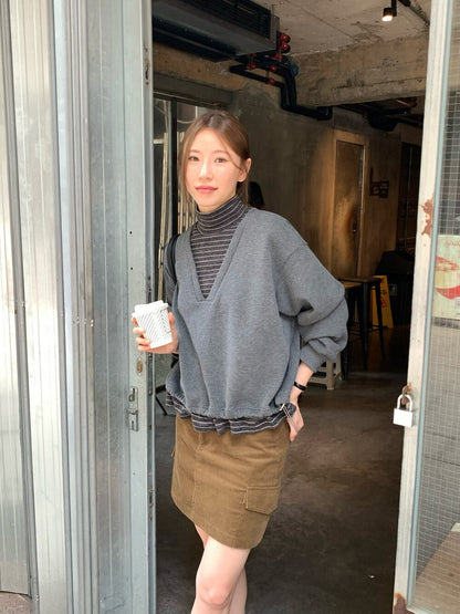 // 間條半領假兩件拼接V領衛衣