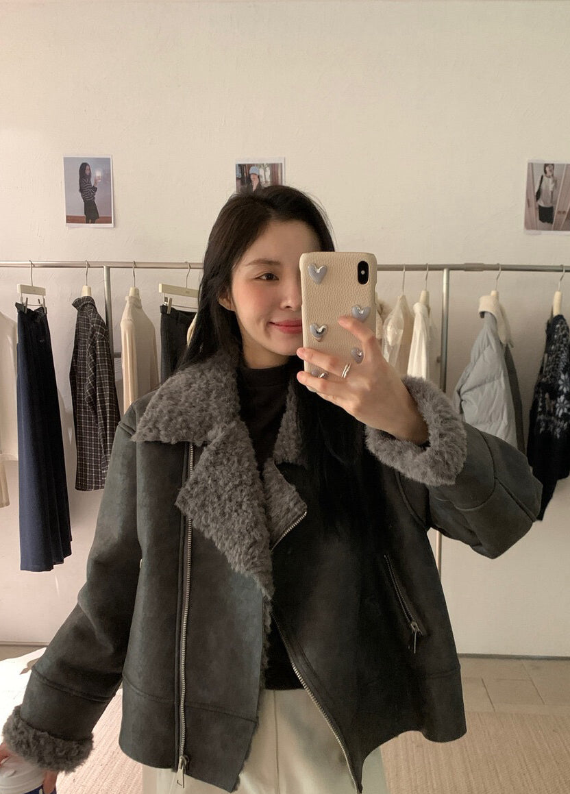 // 復古感皮毛一體做舊感皮外套