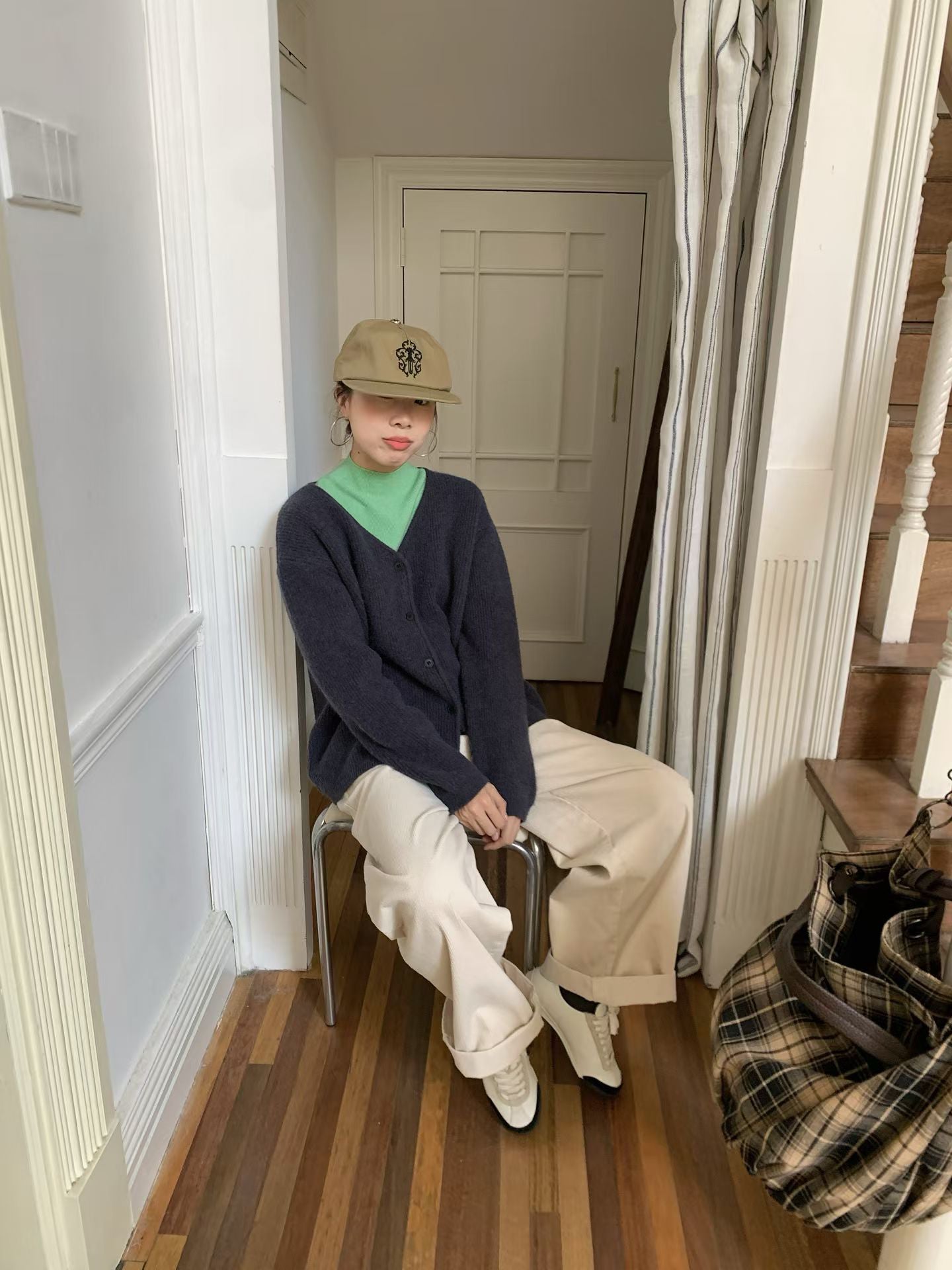 // 12色超美色系V領排扣羊絨紗CD