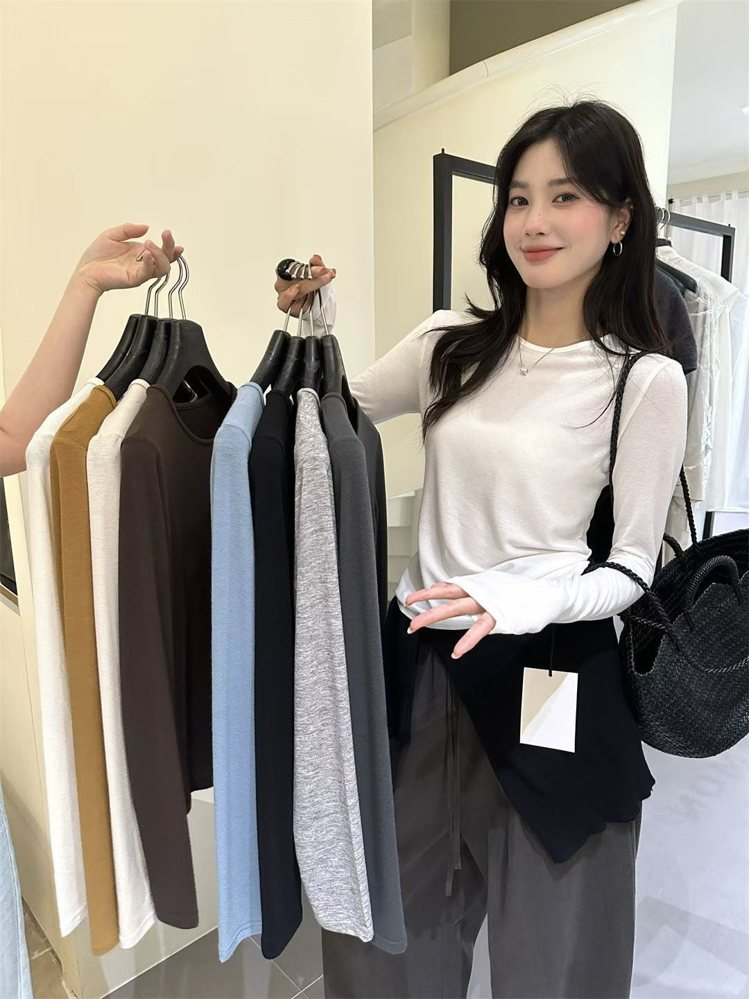 // 超親膚羊絨感多色TEE