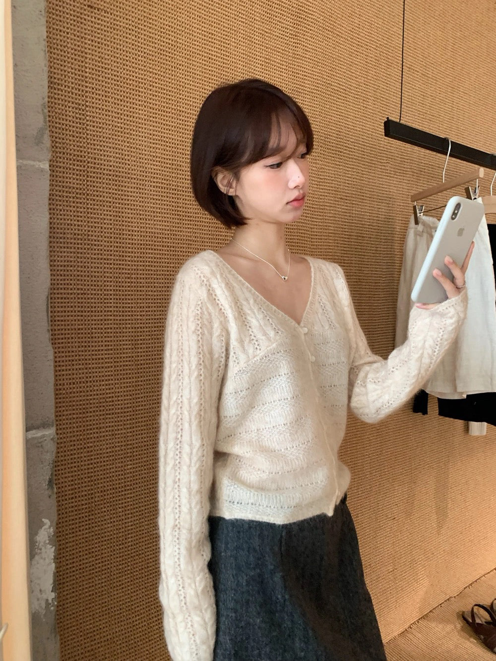 C84 / 超美鏤空織紋V領針織外套(33%羊毛)