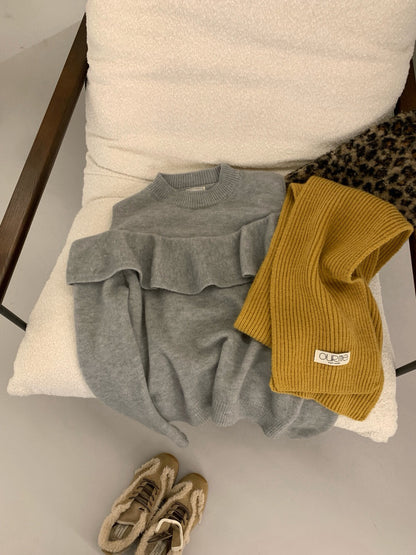 // 小性感露肩荷葉邊毛衣