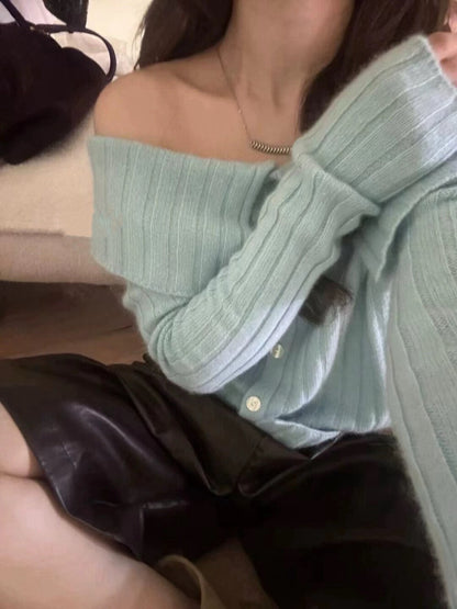 // 50%綿羊毛+20%alpaca可一字領直坑紋大翻領NT